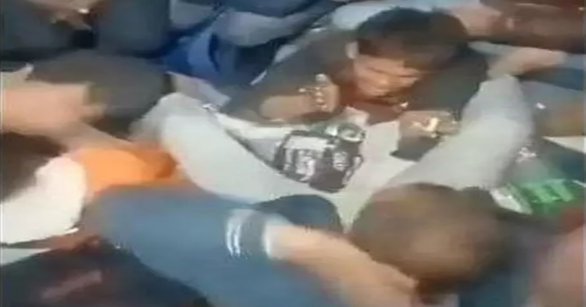 brutality of throwing the youth from the train who stole the cell phone