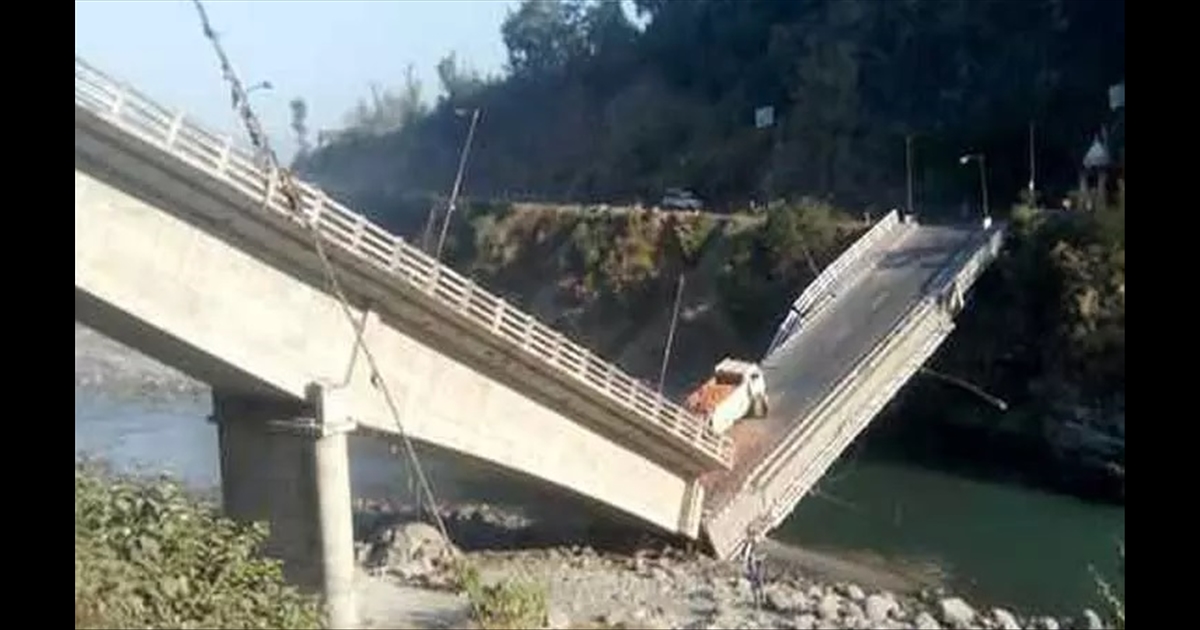 Collapsed bridge in Kashmir... Two trucks overturned in the river, accident...