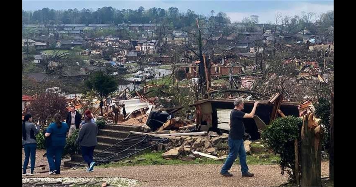 32 people died in the powerful storm in America..!! Power cuts in many cities..!!