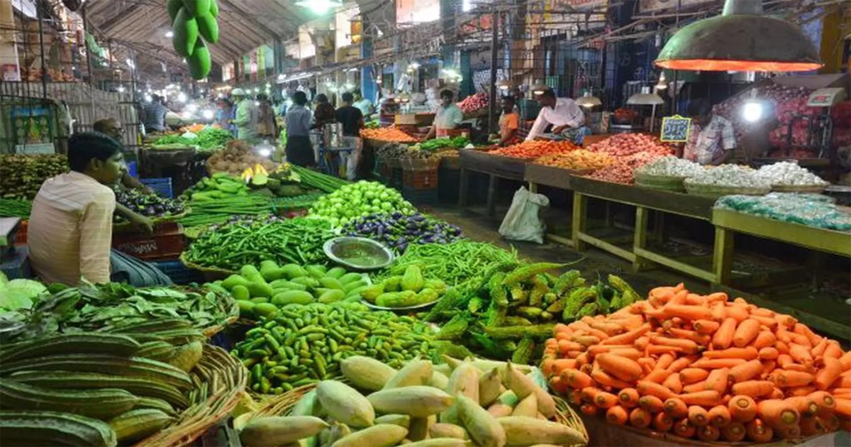Heavy Rains Trigger Sharp Surge in Vegetable Prices: Brinjal Hits ₹140/kg, Tomato ₹80/kg in Nellai, Tenkasi & Thoothukudi