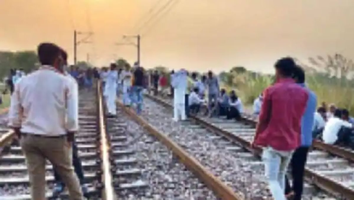 Karnataka Uttara Kannada 17 Aged College Girl Died Body Found Railway Track 