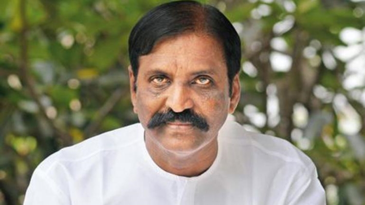 vairamuthu admitted in hospital