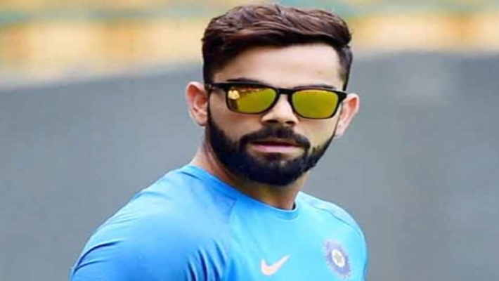 indian cricket captan viraht kohli and his wife with pedarar