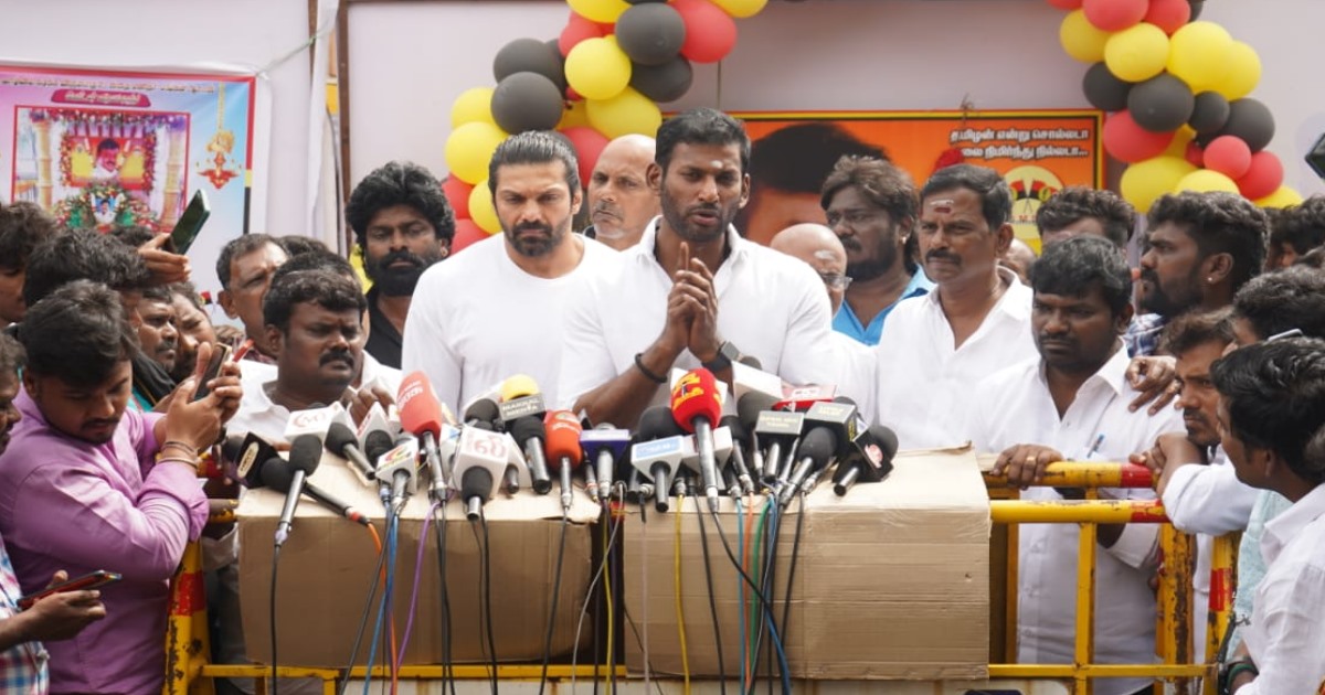 Actor Vishal Donate Food to 500 Persons 
