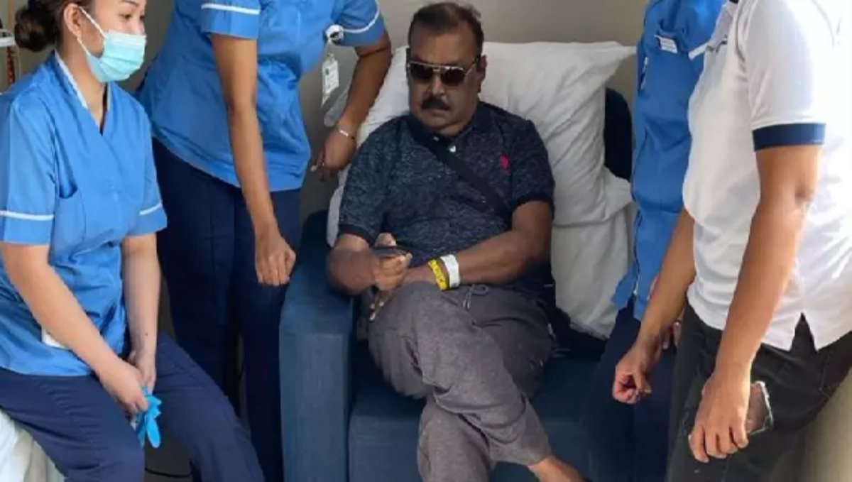 vijayakanth-watch-movie-with-nurse