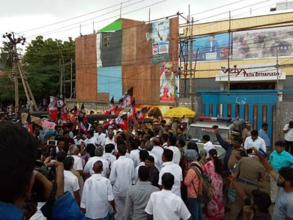 Sarkar issue: AIADMK protest in front of a theater in Madurai 