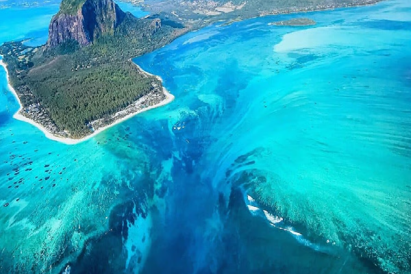 underwater waterfall