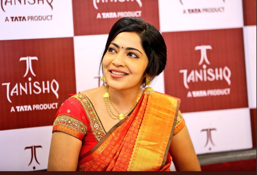 Cute tamil tv channel anchors