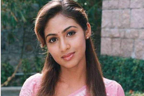 actress sadha