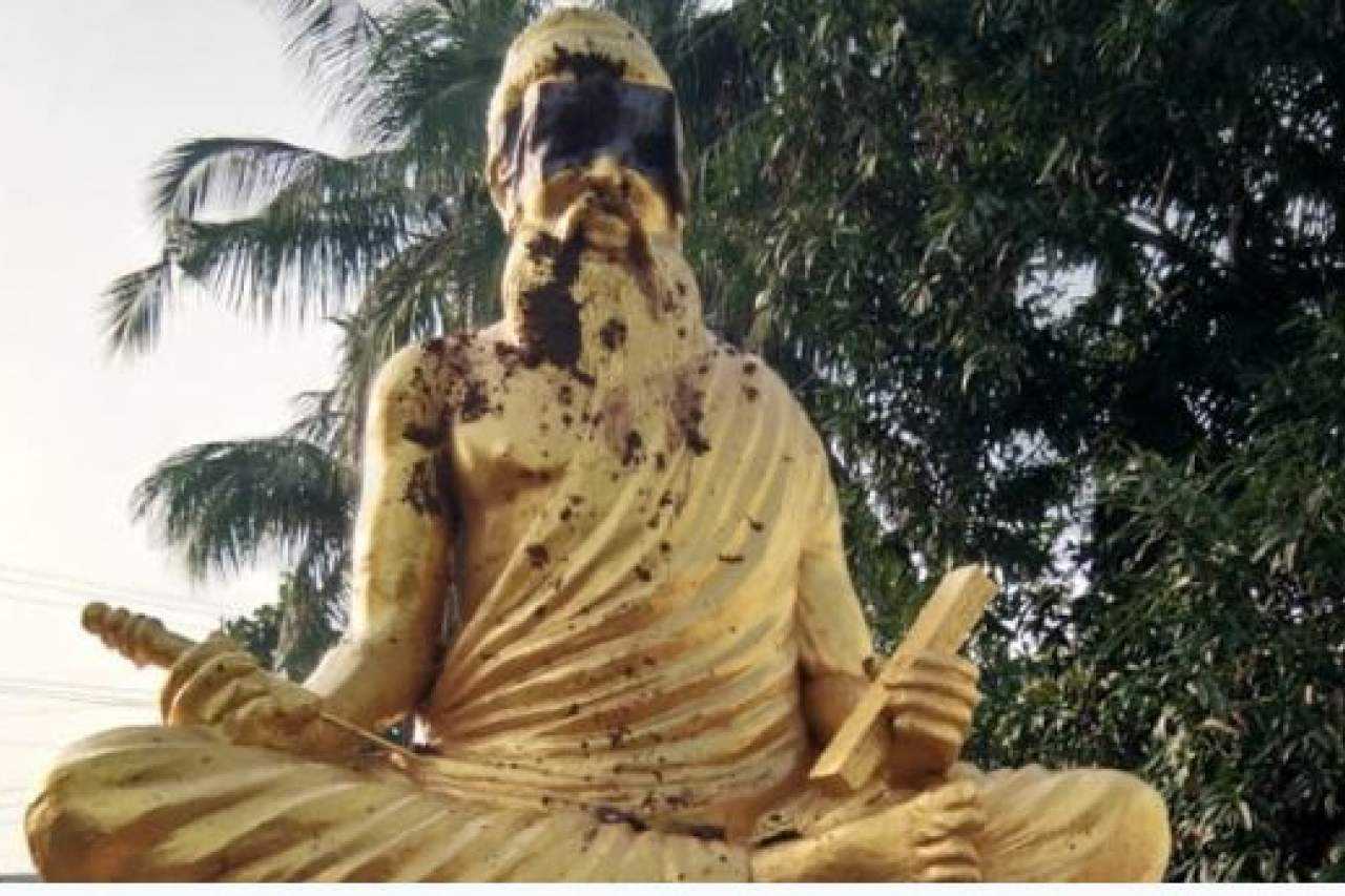 thiruvalluvar statue
