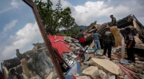 terrible-earthquake-in-indonesia-people-frozen-in-panic