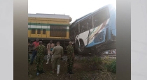 Horrible accident.. A high-speed train collided with a bus carrying government employees in Nigeria.. Death toll rises to 6..!