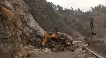 landslide-in-himachal-pradesh-manali-more-than-200-tour