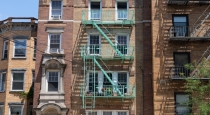 6 years old boy jumped from 5th floor in china