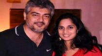 actor-ajith-with-wife-shalini-romantic-photo-viral