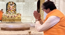 Bollywood Superstar Amitabh Bachchan Pray Lord Ram 