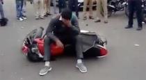youngman-broke-the-bike-and-crying-in-road