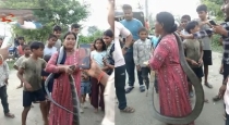 Giant-black-cobra-rescued-from-bihar-house