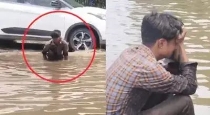 Poor-man-cries-for-lost-phone-in-jaipur-open-drain