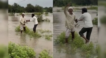 latur-farmer-crying-heavy-rain