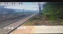 man-trying-suicide-in-railway-track-video-viral