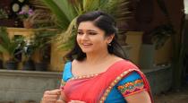 actress-poonam-bajwa-small-dress-photo-goes-viral-on-in