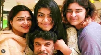 kushboo-daughter-glamour-photos-in-instagram