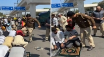 Police attack Muslims in Delhi 
