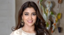 Actress Shriya Saran Instagram Latest Pic 5 Dec 2023 on Viral 