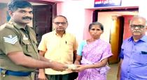Tirunelveli Palayamkottai Woman Recoverd Rs 26000 INR In Roadside Handover Police Station