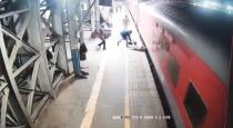 Maharashtra Vasai Railway Station Man Try to Moving Train on Board He Slipped Rescued Life