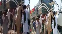 train-and-bus-accident-in-pakistan