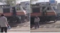 Rajasthan Jaipur Train Pilot Stop Train Near Gate and Get Kachori 5 Suspended 