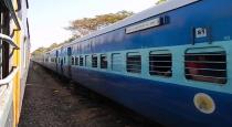 lakno-railway-officers-offered-baby-bed-in-train-abrwj7