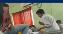 The act of the student in the lecture... The teacher kicked him with his foot in anger...!