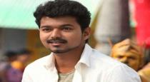 actor-vijay-gifted-gold-rings