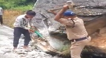 in Uttarakhand Cop Helps Rescue Team 
